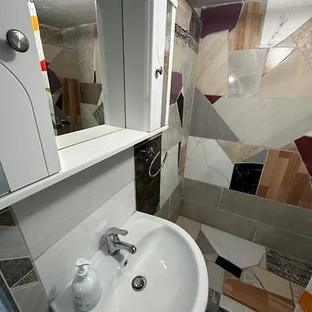 Zeko Two Living Balcony View Garden 3* Gjirokastra