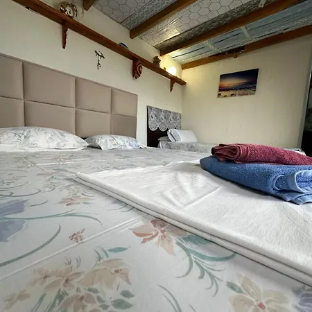 Zeko Two Living Balcony View Garden Penzion