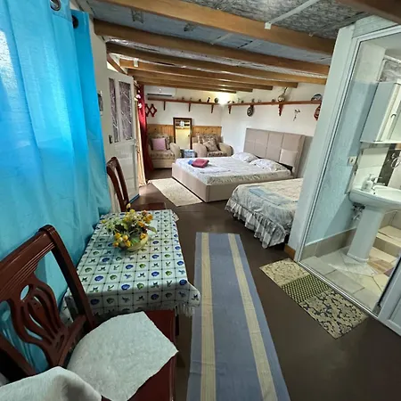 Zeko Two Living Balcony View Garden Penzion Gjirokastër